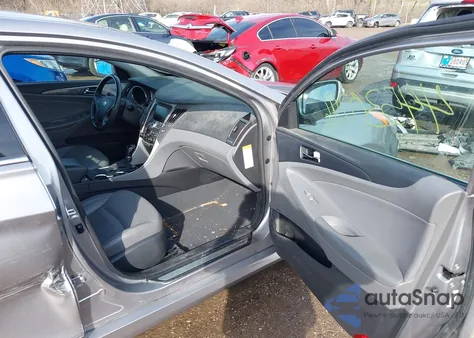 2012 Hyundai Sonata Hybrid z USA, uszkodzony, nr VIN KMHEC4A43CA043781